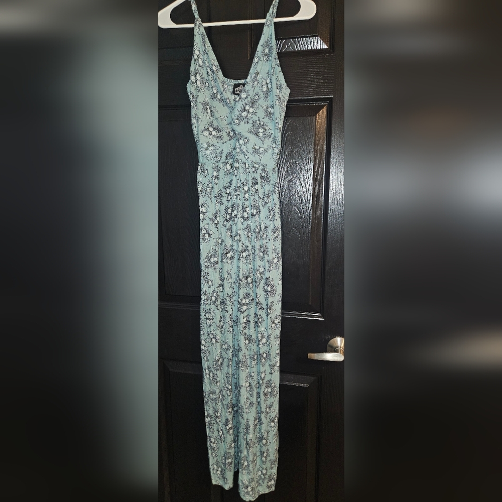 Angie Keyhole Front Maxi Dress